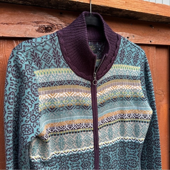 Icelandic Design cardigan jacket - Picture 2 of 8